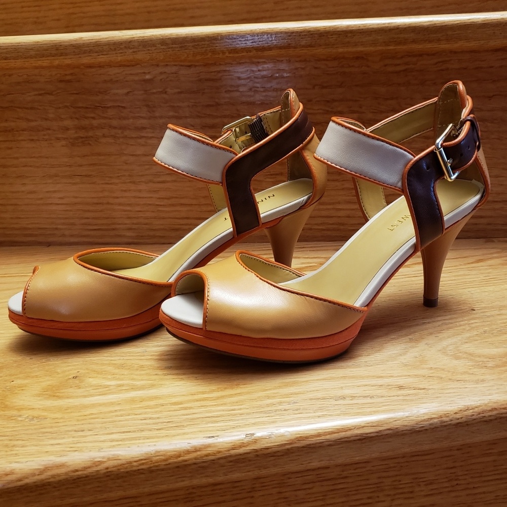 NWOB Retro Style Leather Platform Sandals